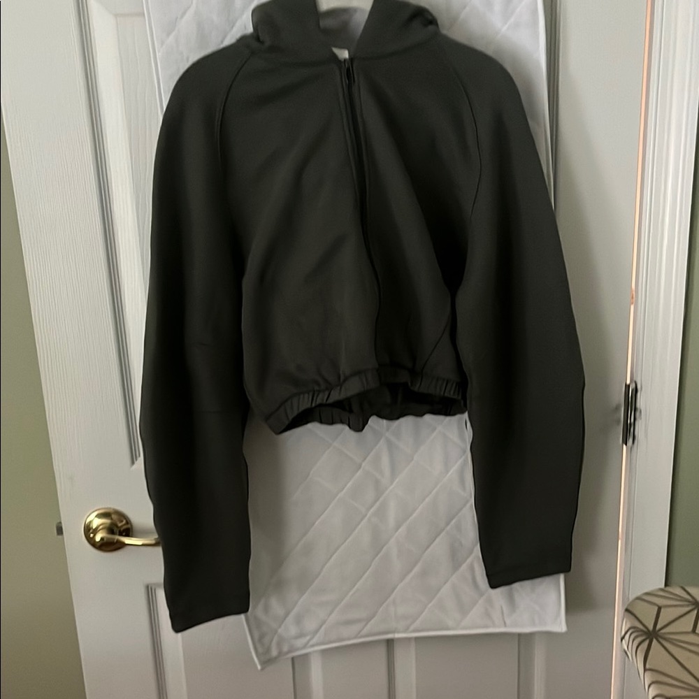 NWT Lululemon Loungeful Cropped olive Zip-Up Hoodie